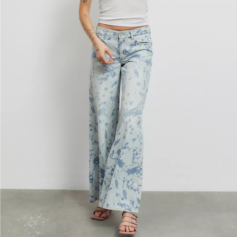 URBAN OUTFITTERS BDG Low & Wide Jean Floral Print